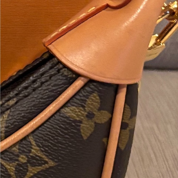 Authentic Louis Vuitton Monogram Loop Hobo Crossbody Chain Bag - Picture 4 of 14